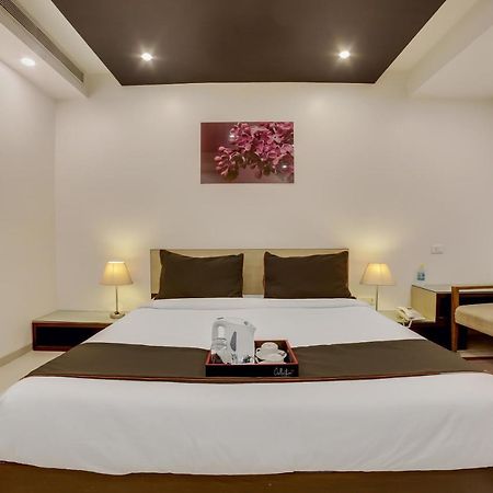 Отель Townhouse Oak Safdarjung Нью-Дели Экстерьер фото